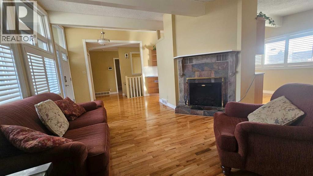 Single Family House Bungalow for Sale in  Clarendon Road NW Collingwood Calgary 