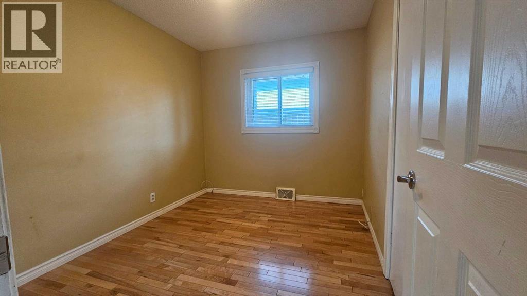 Single Family House Bungalow for Sale in  Clarendon Road NW Collingwood Calgary 