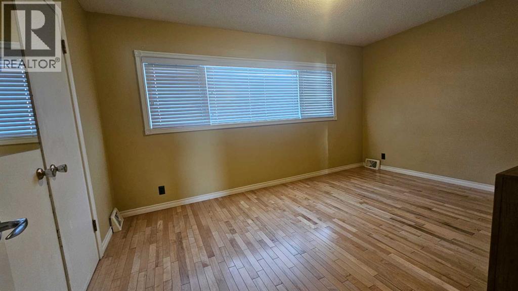 Single Family House Bungalow for Sale in  Clarendon Road NW Collingwood Calgary 