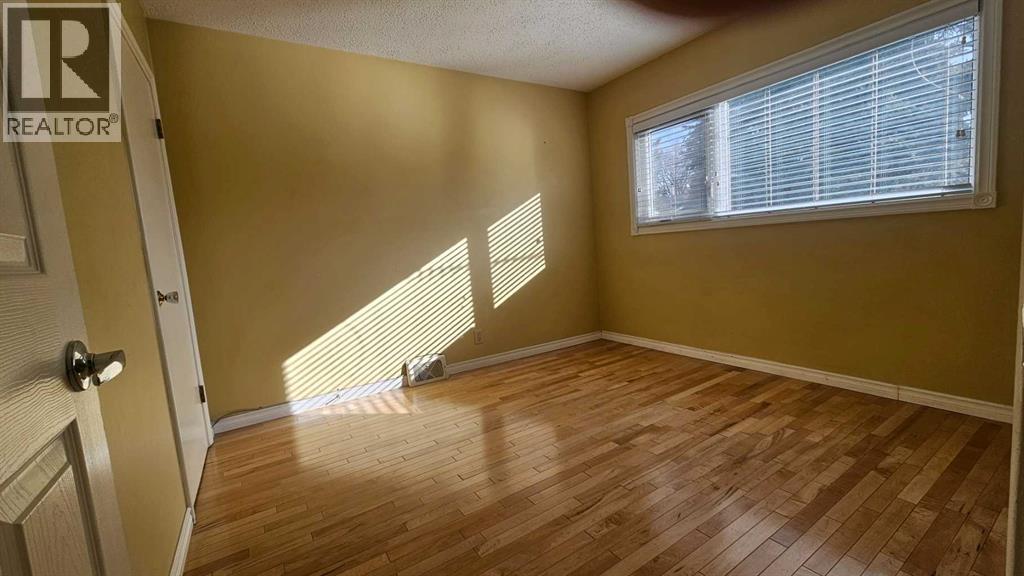 Single Family House Bungalow for Sale in  Clarendon Road NW Collingwood Calgary 