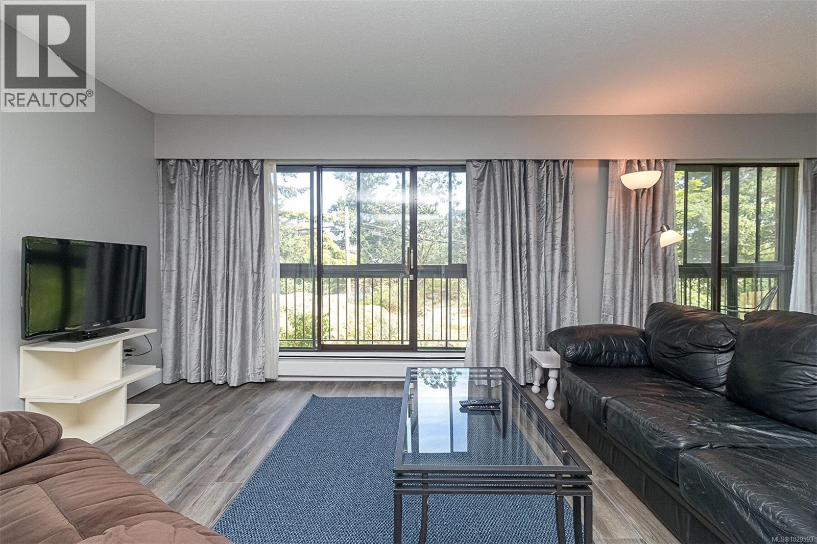 310 1009 McKenzie Avenue, Saanich