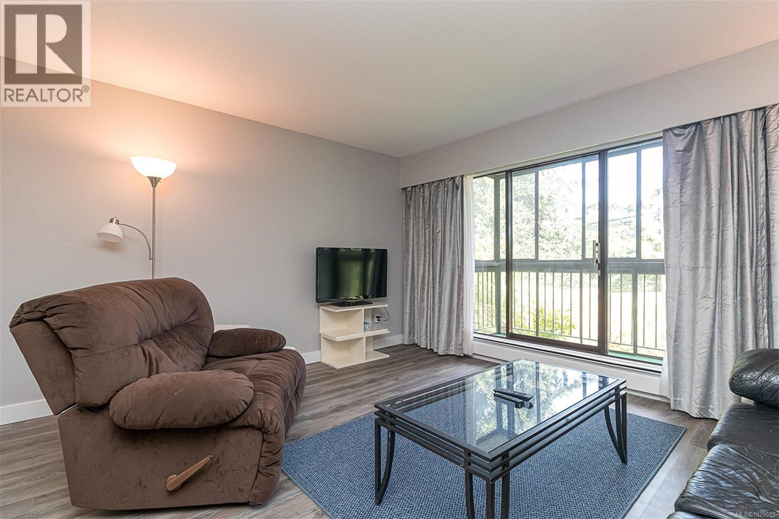 310 1009 McKenzie Avenue, Saanich