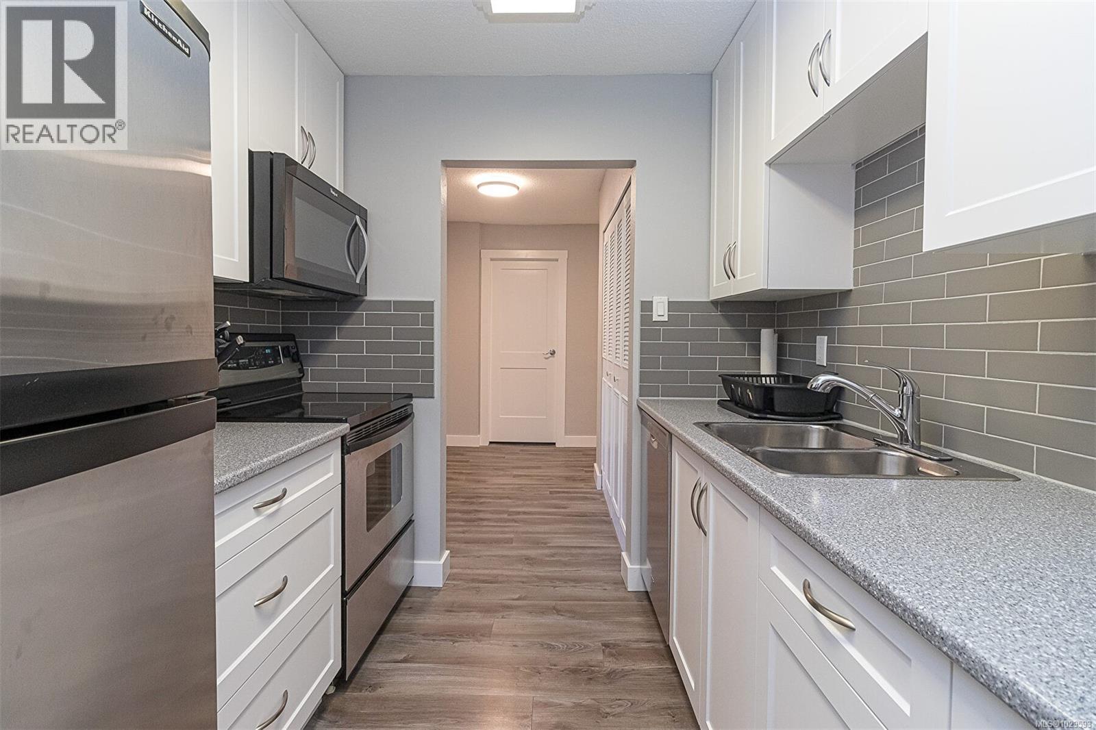 310 1009 McKenzie Avenue, Saanich