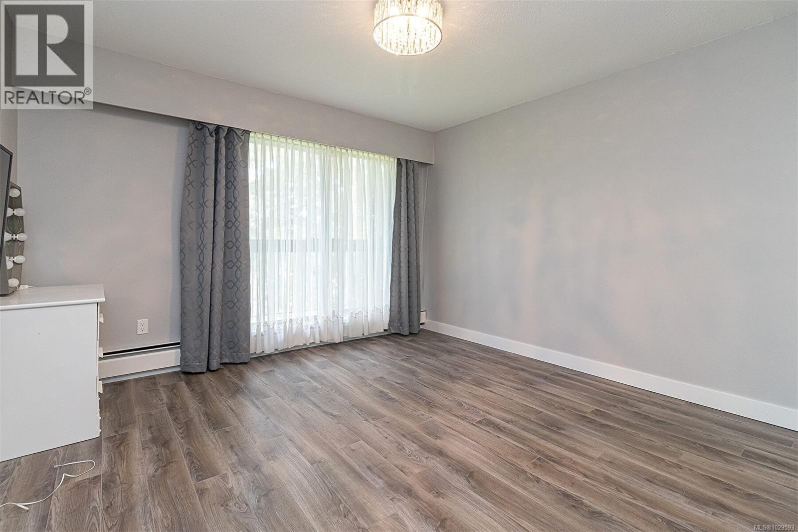 310 1009 McKenzie Avenue, Saanich