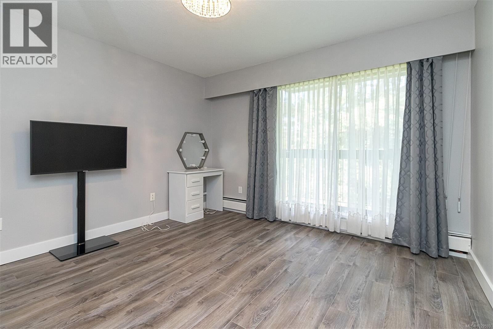 310 1009 McKenzie Avenue, Saanich