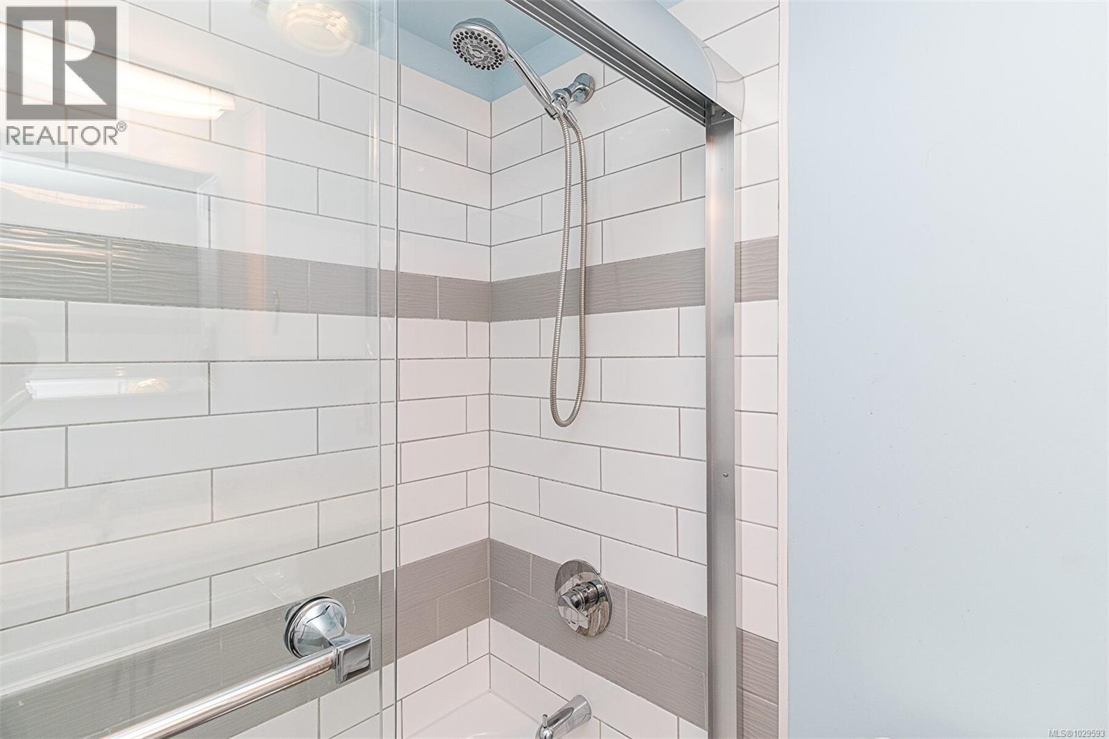 310 1009 McKenzie Avenue, Saanich