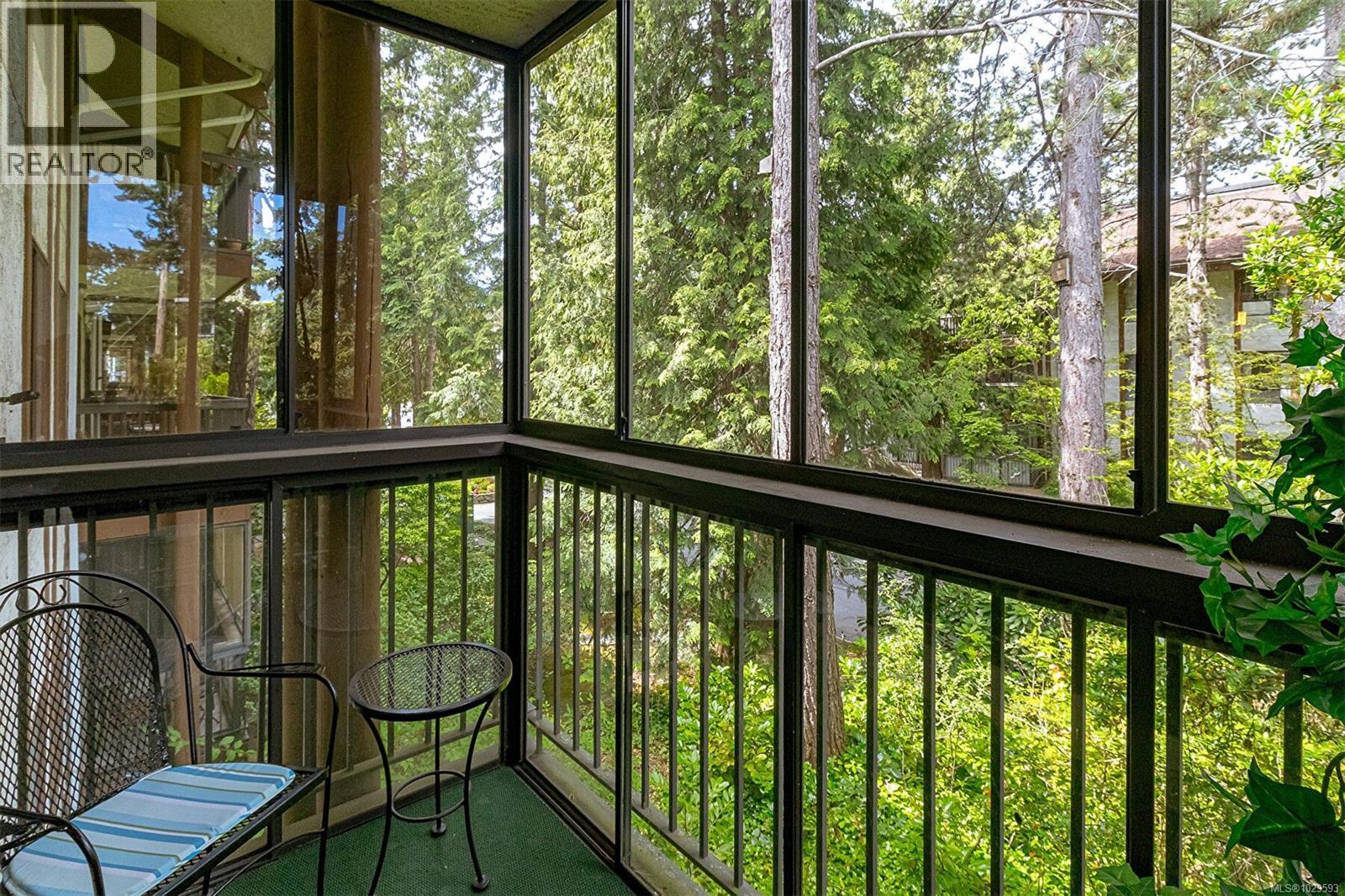 310 1009 McKenzie Avenue, Saanich