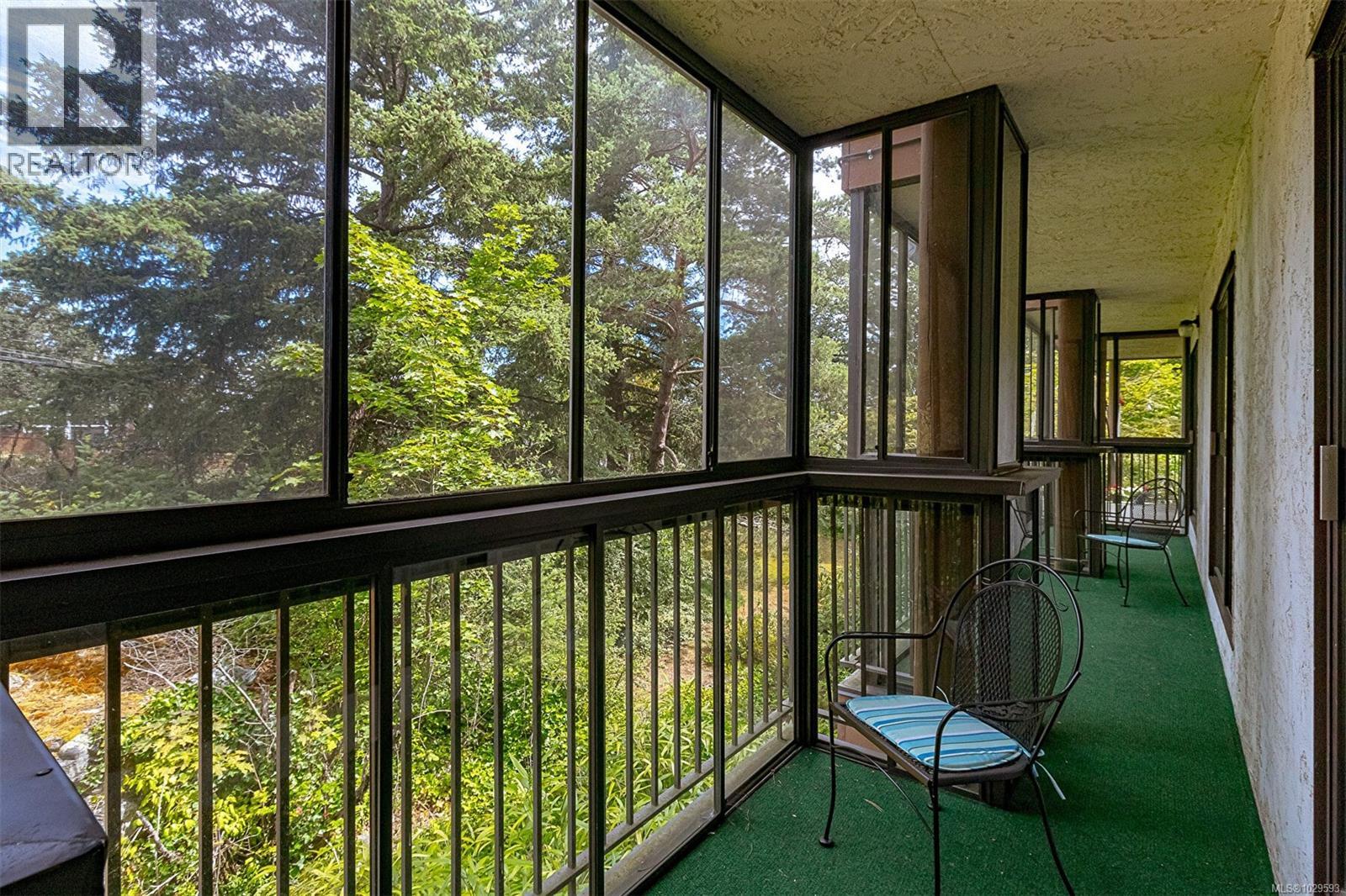 310 1009 McKenzie Avenue, Saanich