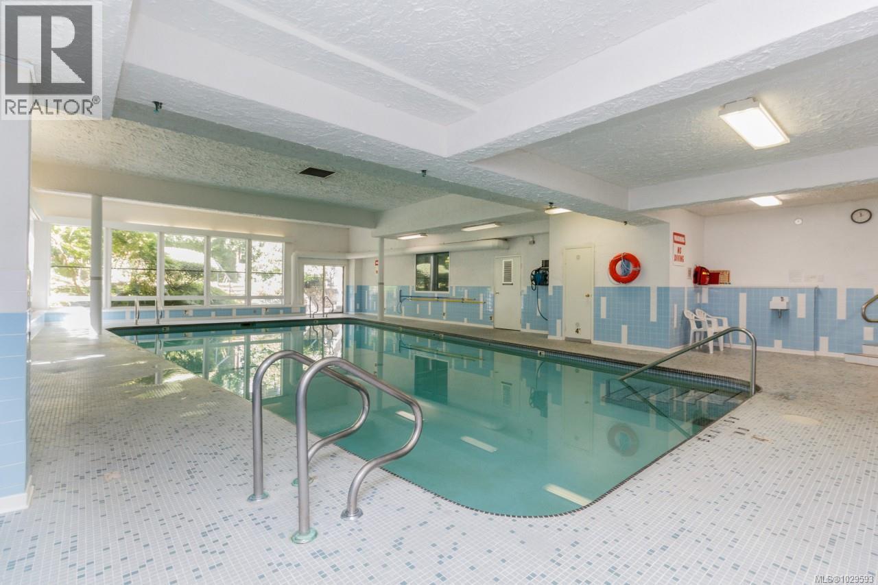 310 1009 McKenzie Avenue, Saanich