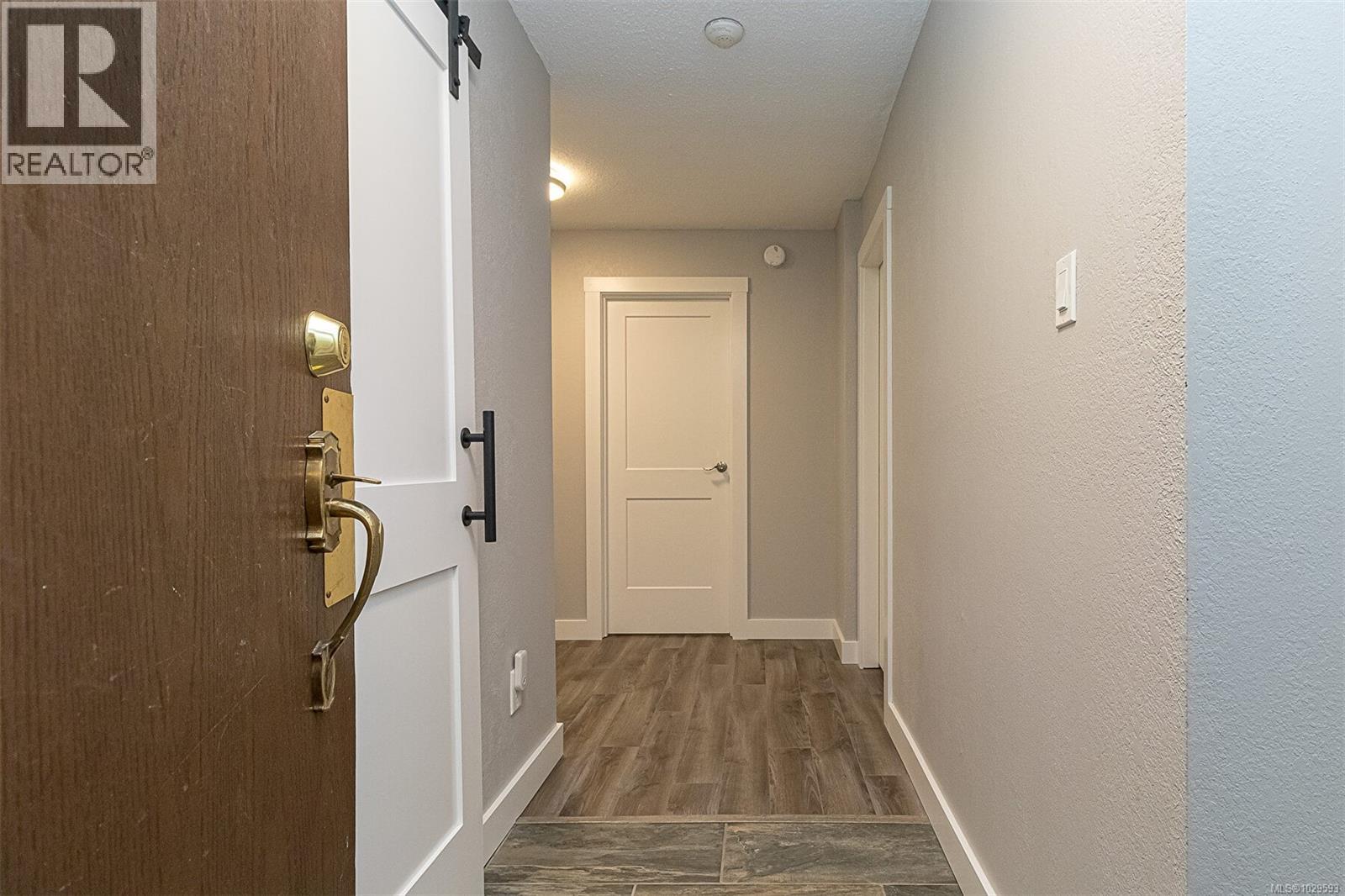 310 1009 McKenzie Avenue, Saanich