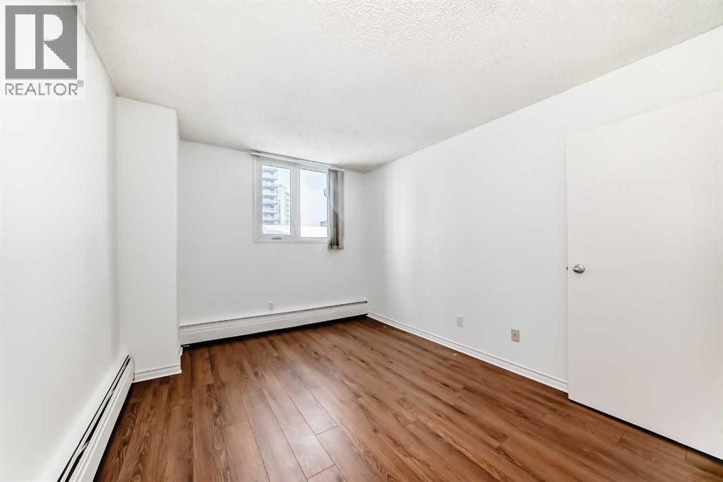 Single Family House for Sale in    Avenue SW Eau Claire Calgary 