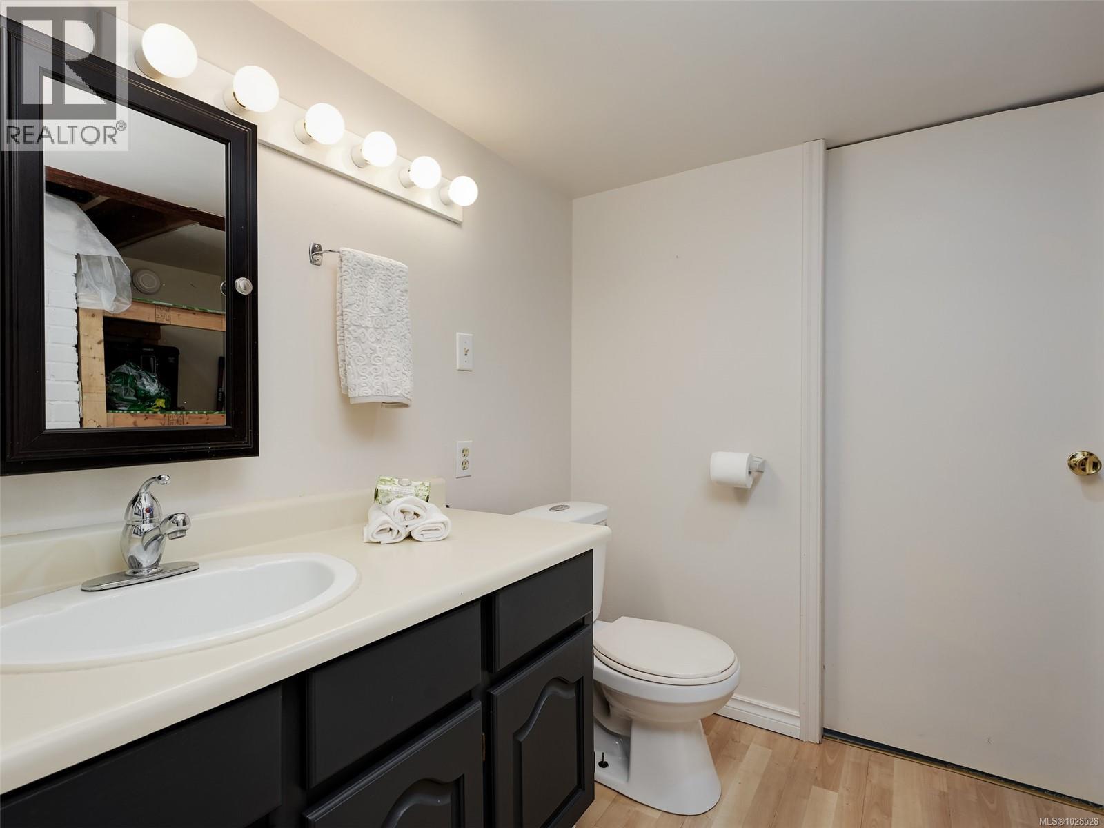  3044 Austin Avenue, Saanich