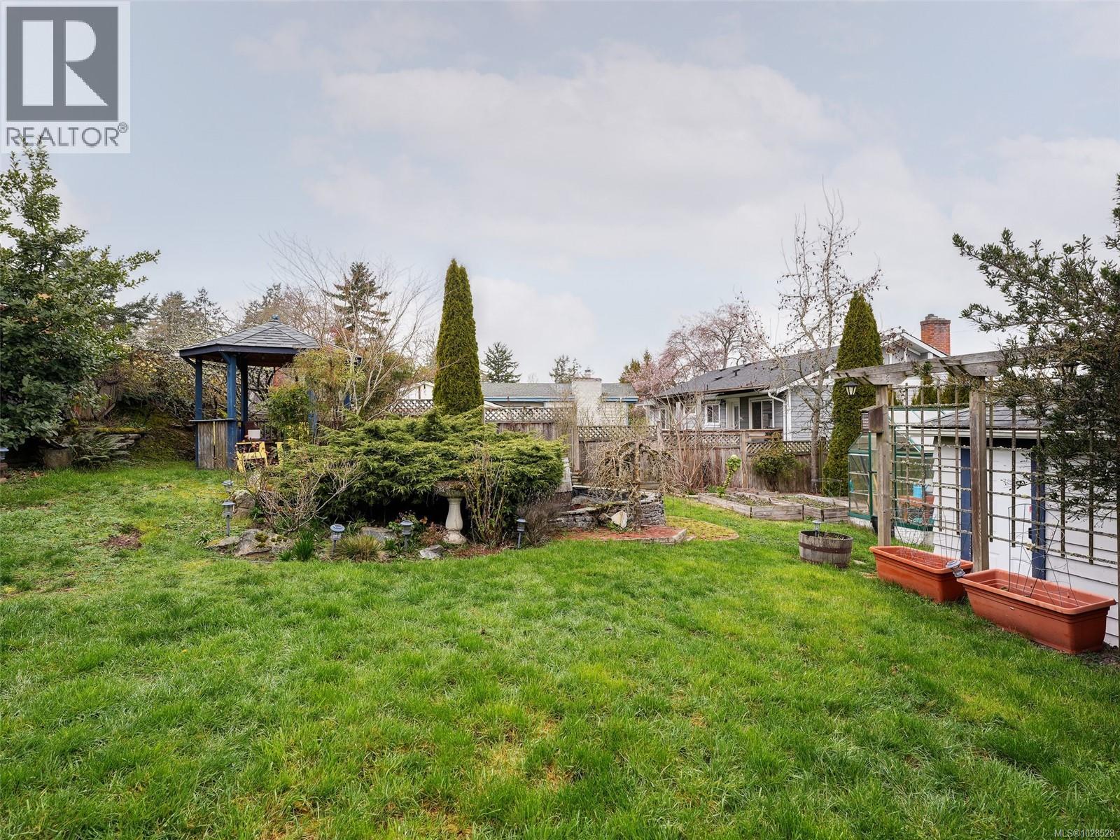  3044 Austin Avenue, Saanich