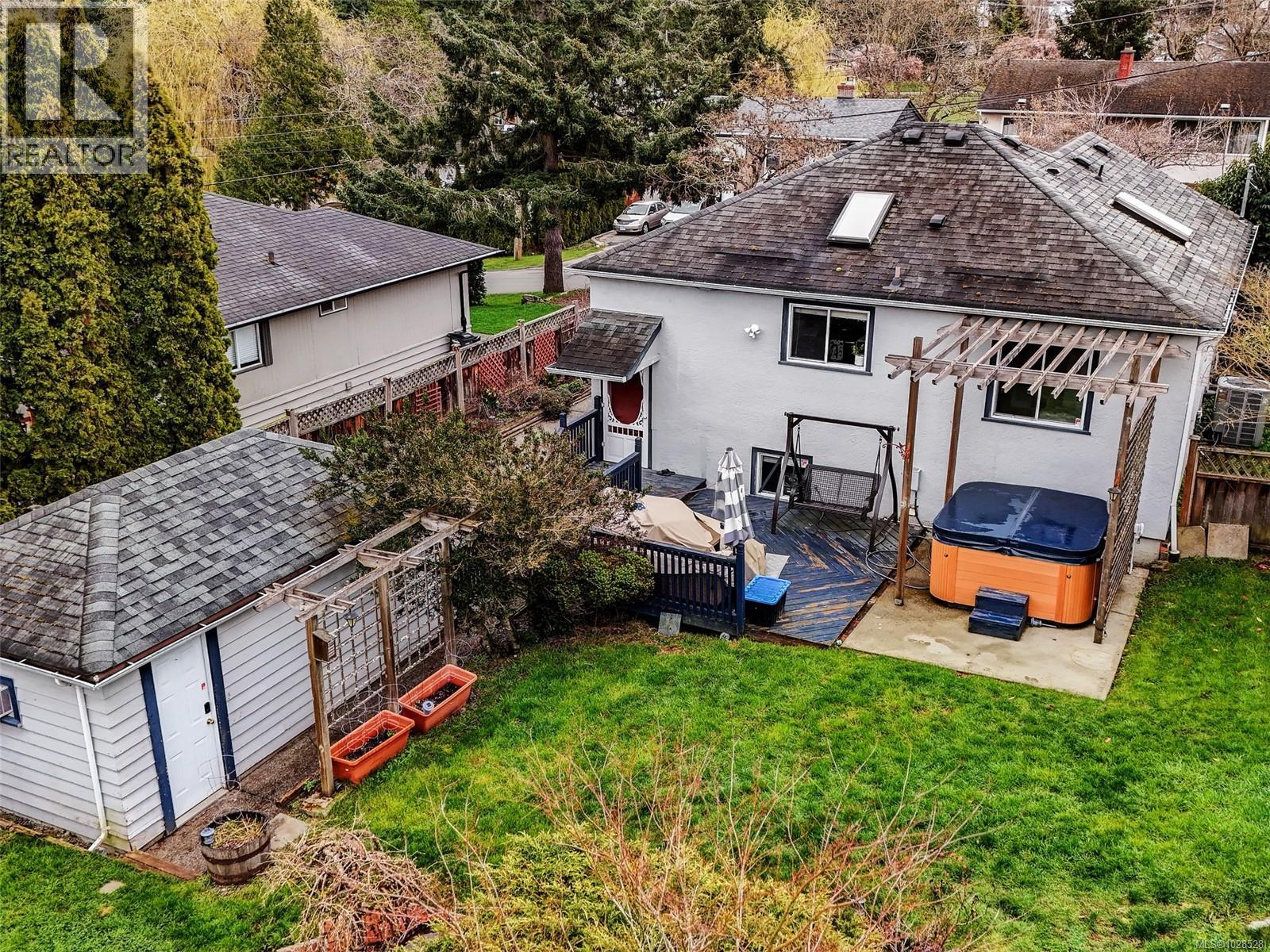  3044 Austin Avenue, Saanich