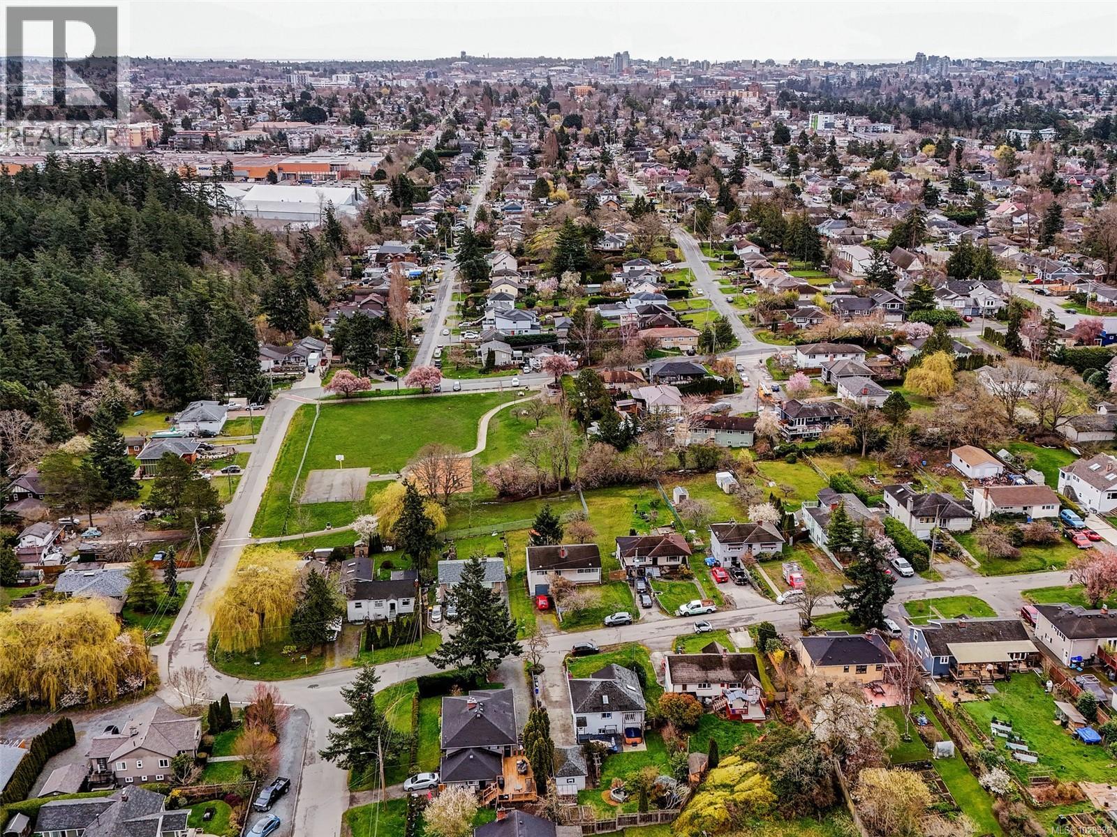  3044 Austin Avenue, Saanich