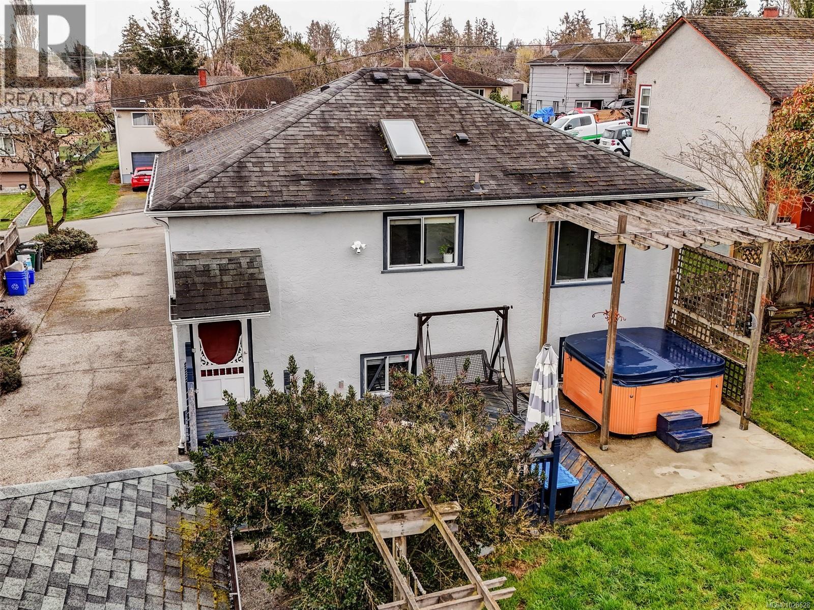  3044 Austin Avenue, Saanich