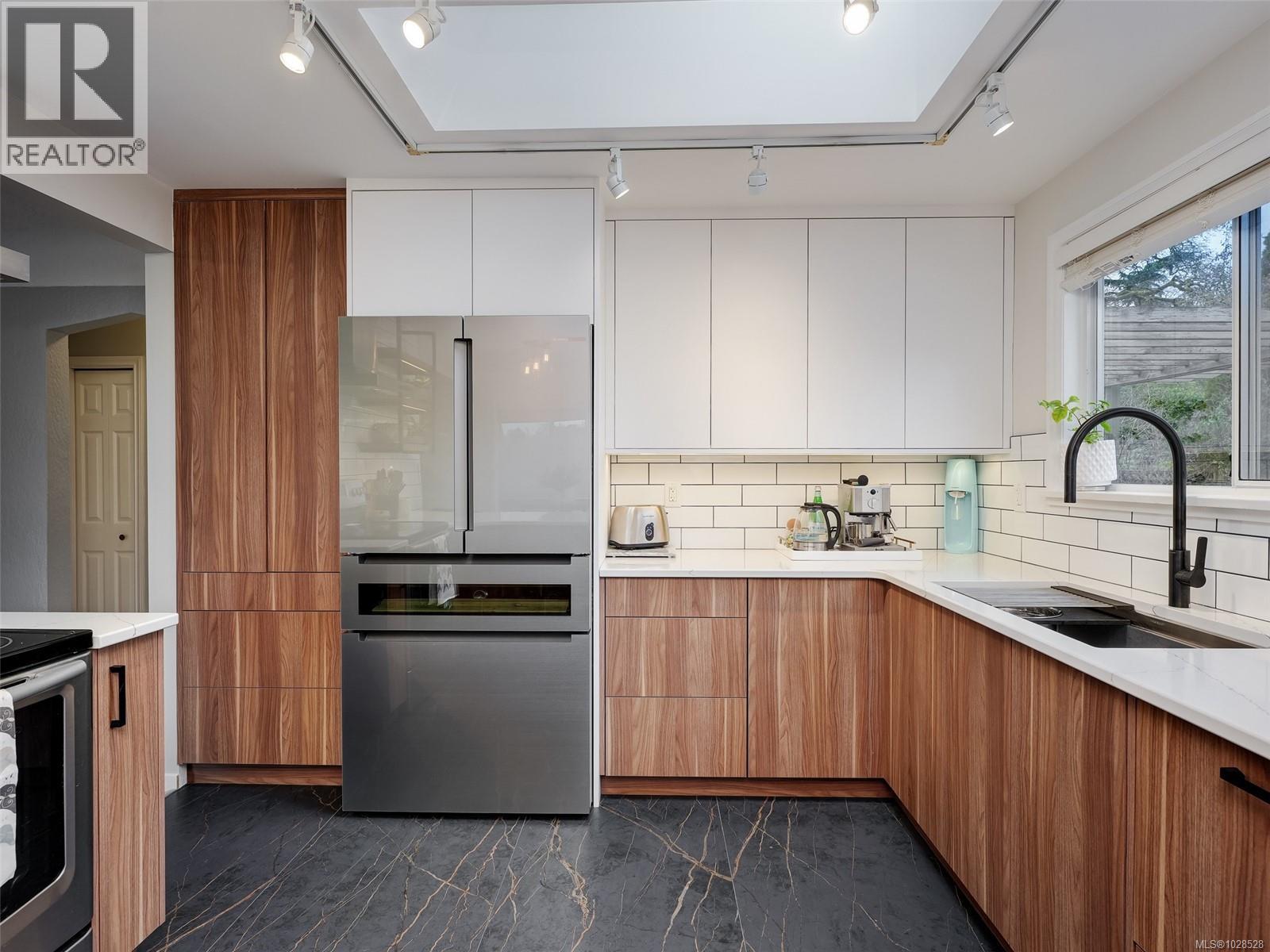  3044 Austin Avenue, Saanich