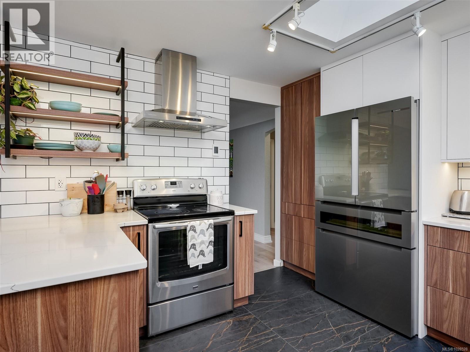  3044 Austin Avenue, Saanich