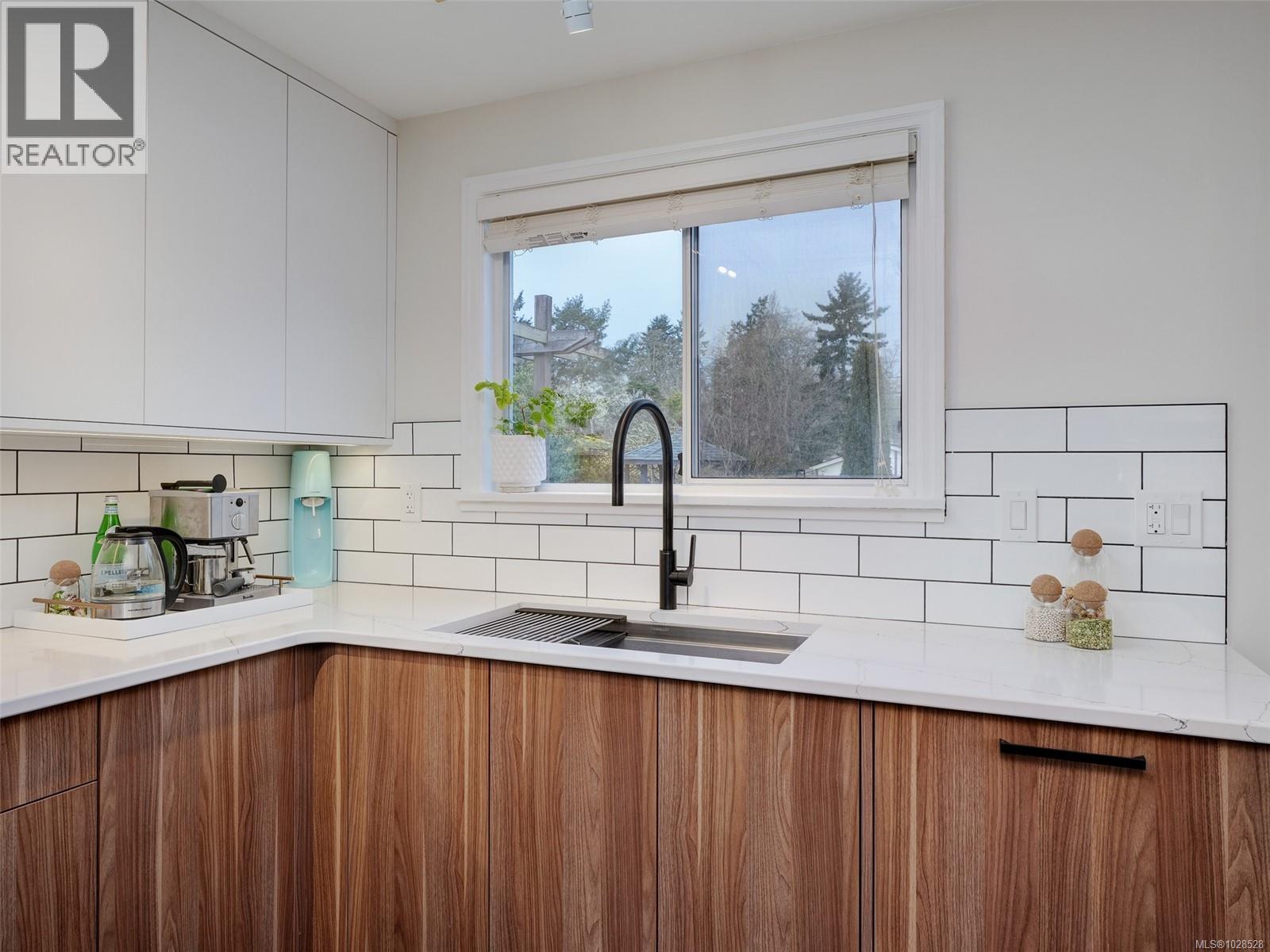  3044 Austin Avenue, Saanich