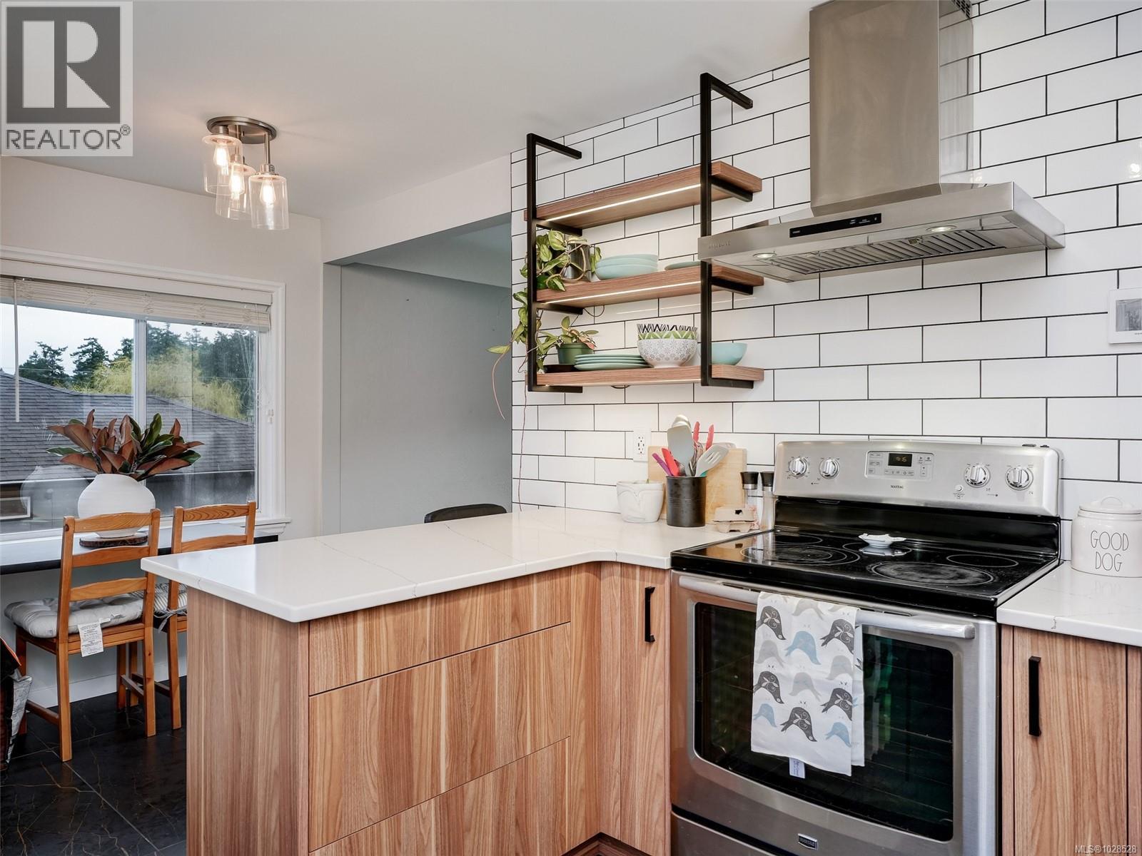  3044 Austin Avenue, Saanich