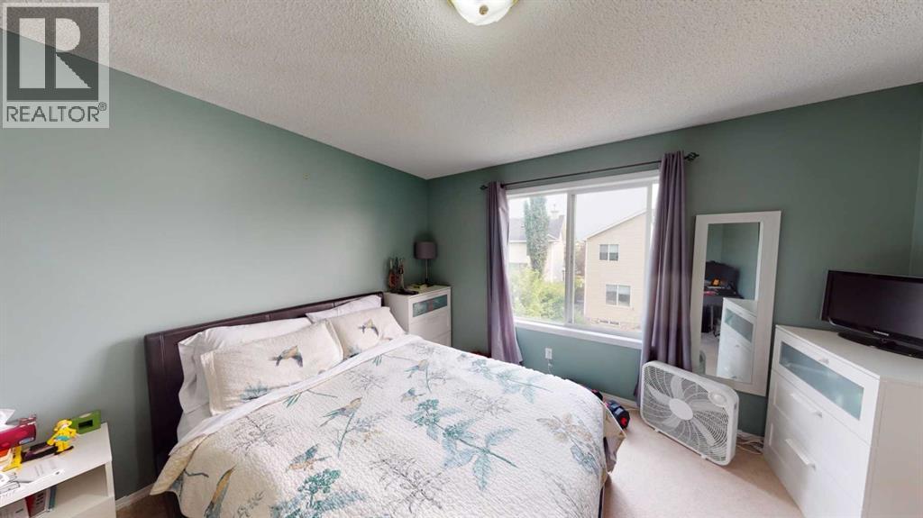 Single Family House for Sale in  Royal Elm Way NW Royal Oak Calgary 