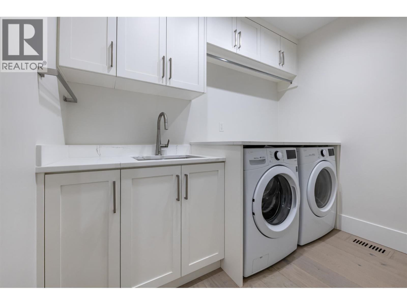 6220 LOCHDALE STREET, Burnaby