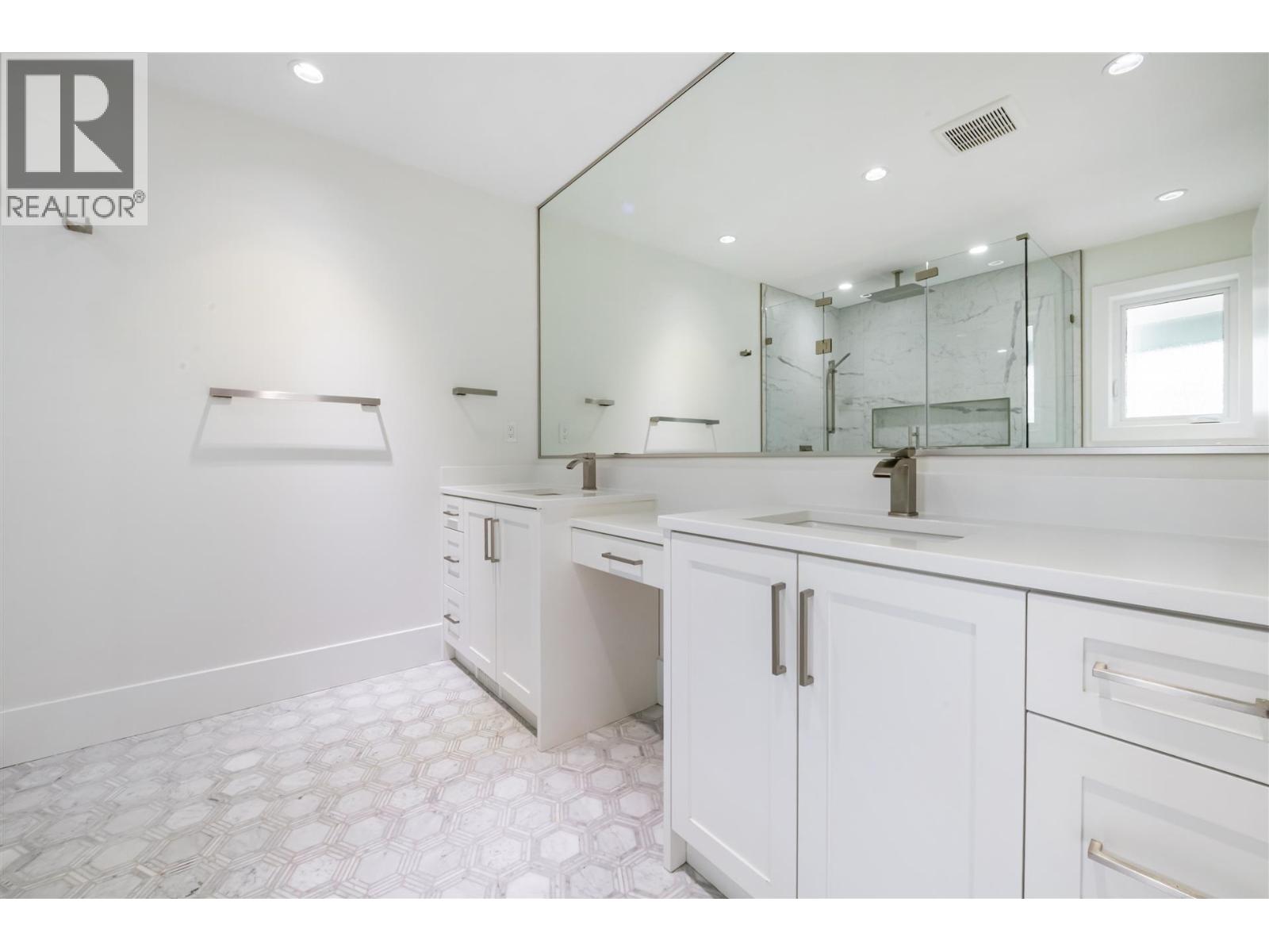 6220 LOCHDALE STREET, Burnaby