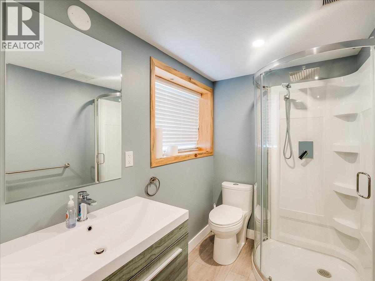 2342 Washington Street, Rossland