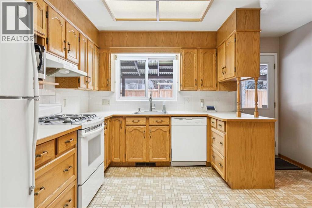 Single Family House 4 Level for Sale in  Wildwood Drive SW Wildwood Calgary 