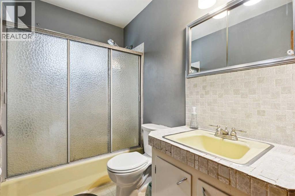 Single Family House 4 Level for Sale in  Wildwood Drive SW Wildwood Calgary 