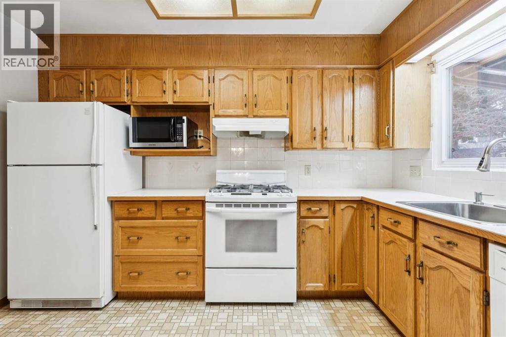 Single Family House 4 Level for Sale in  Wildwood Drive SW Wildwood Calgary 