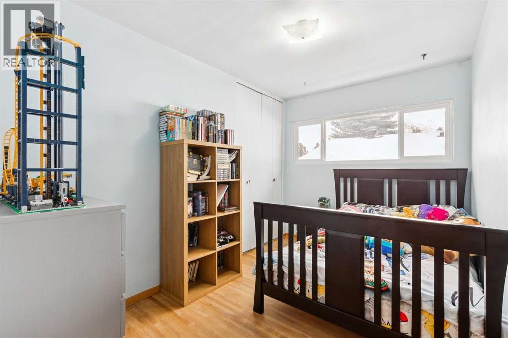 Single Family House 4 Level for Sale in  Wildwood Drive SW Wildwood Calgary 