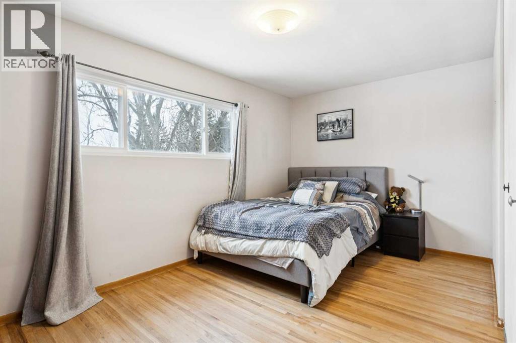 Single Family House 4 Level for Sale in  Wildwood Drive SW Wildwood Calgary 