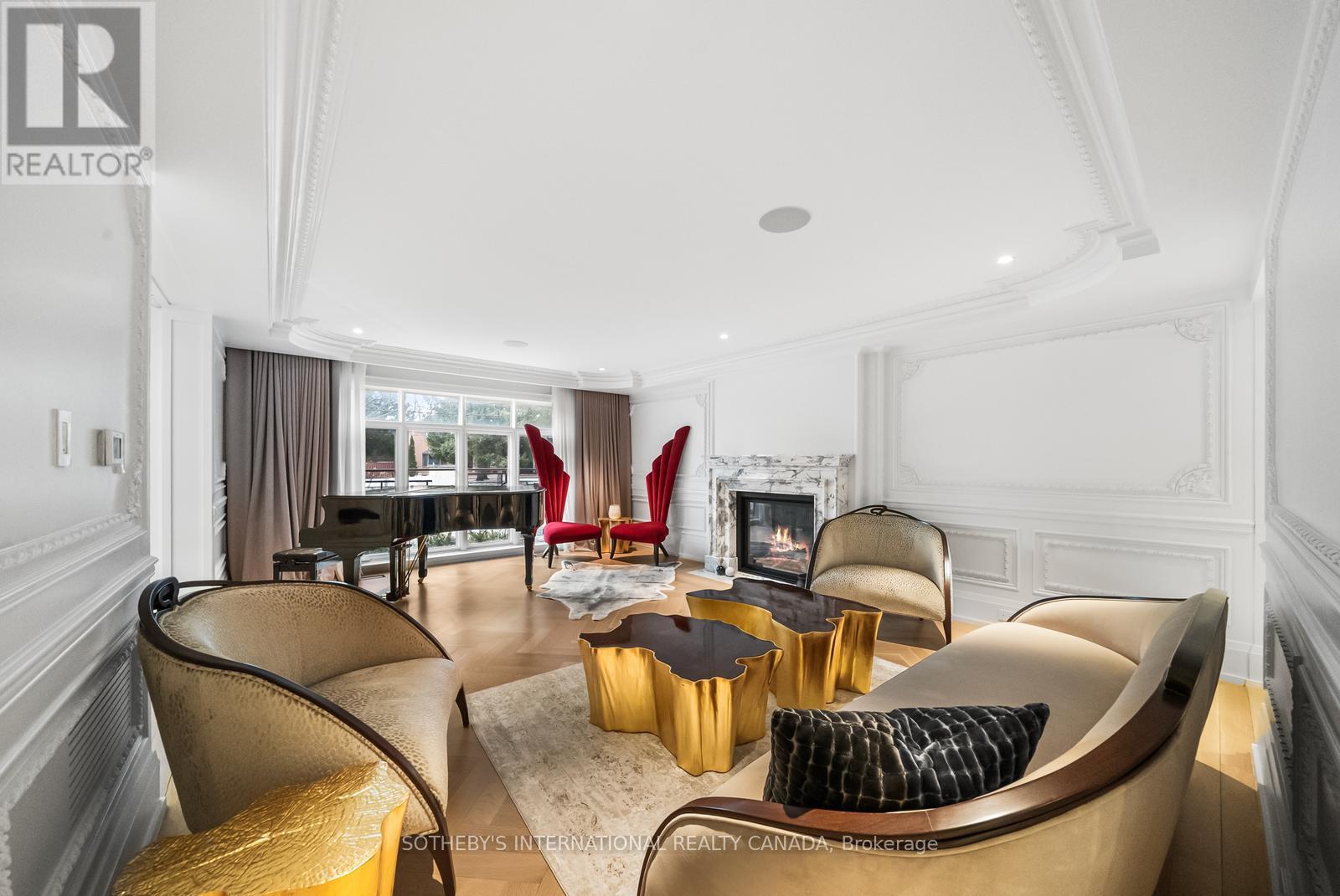 1347 QUEEN VICTORIA AVENUE - 11