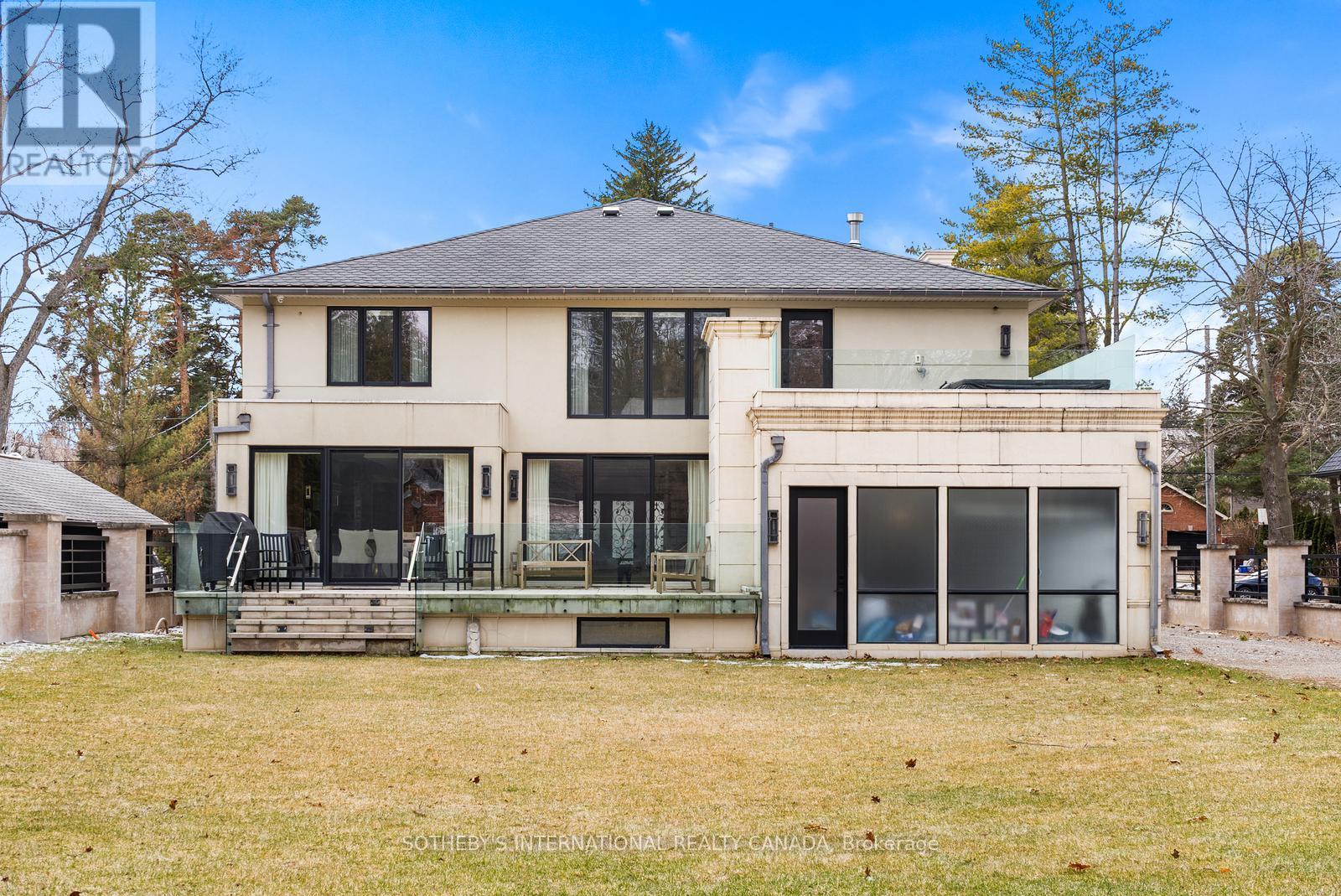 1347 QUEEN VICTORIA AVENUE - 2