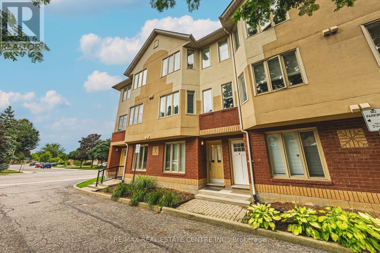 #3 266 LIMERIDGE ROAD E - 1