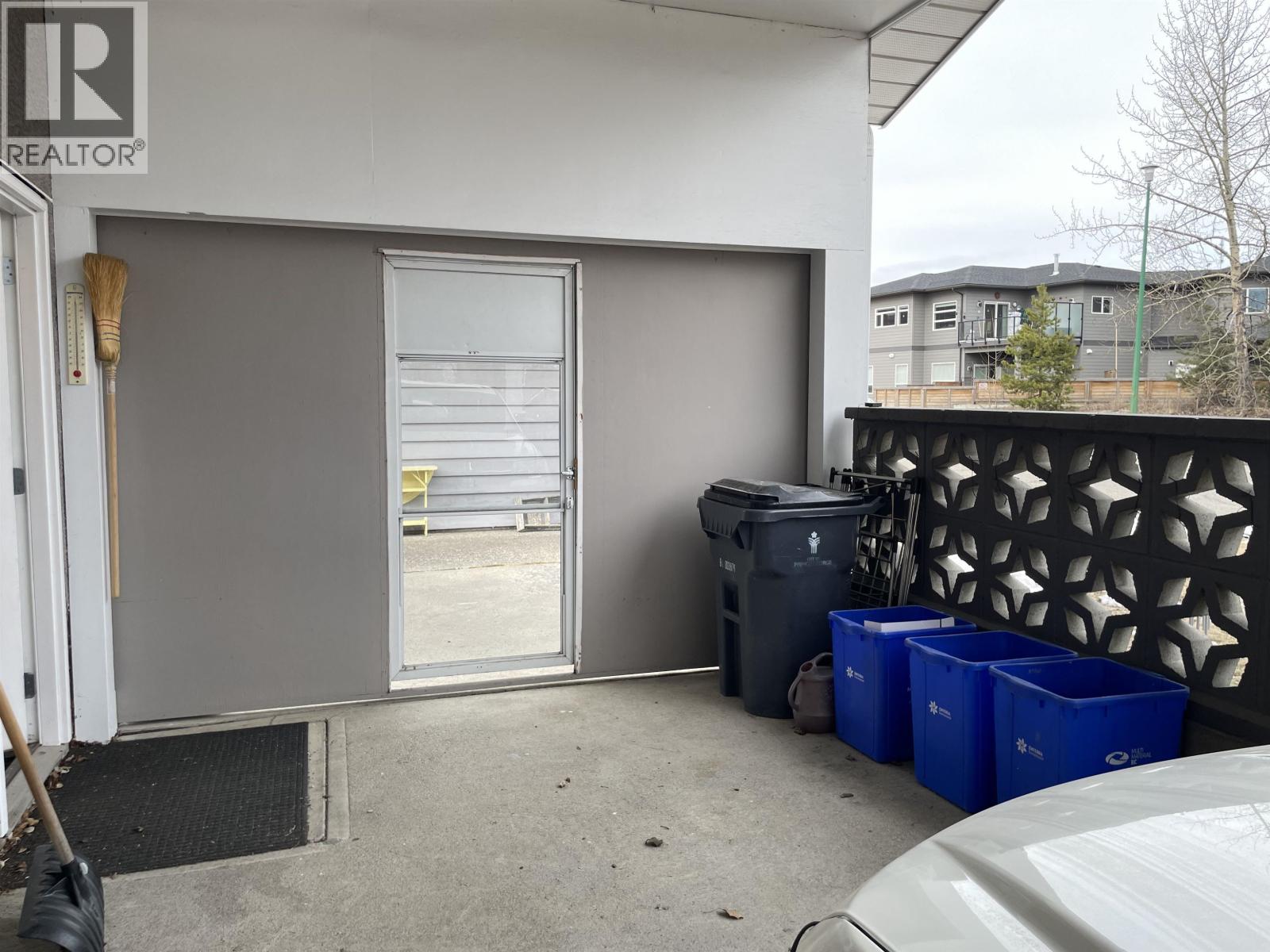 2498 DEVONSHIRE CRESCENT - 4