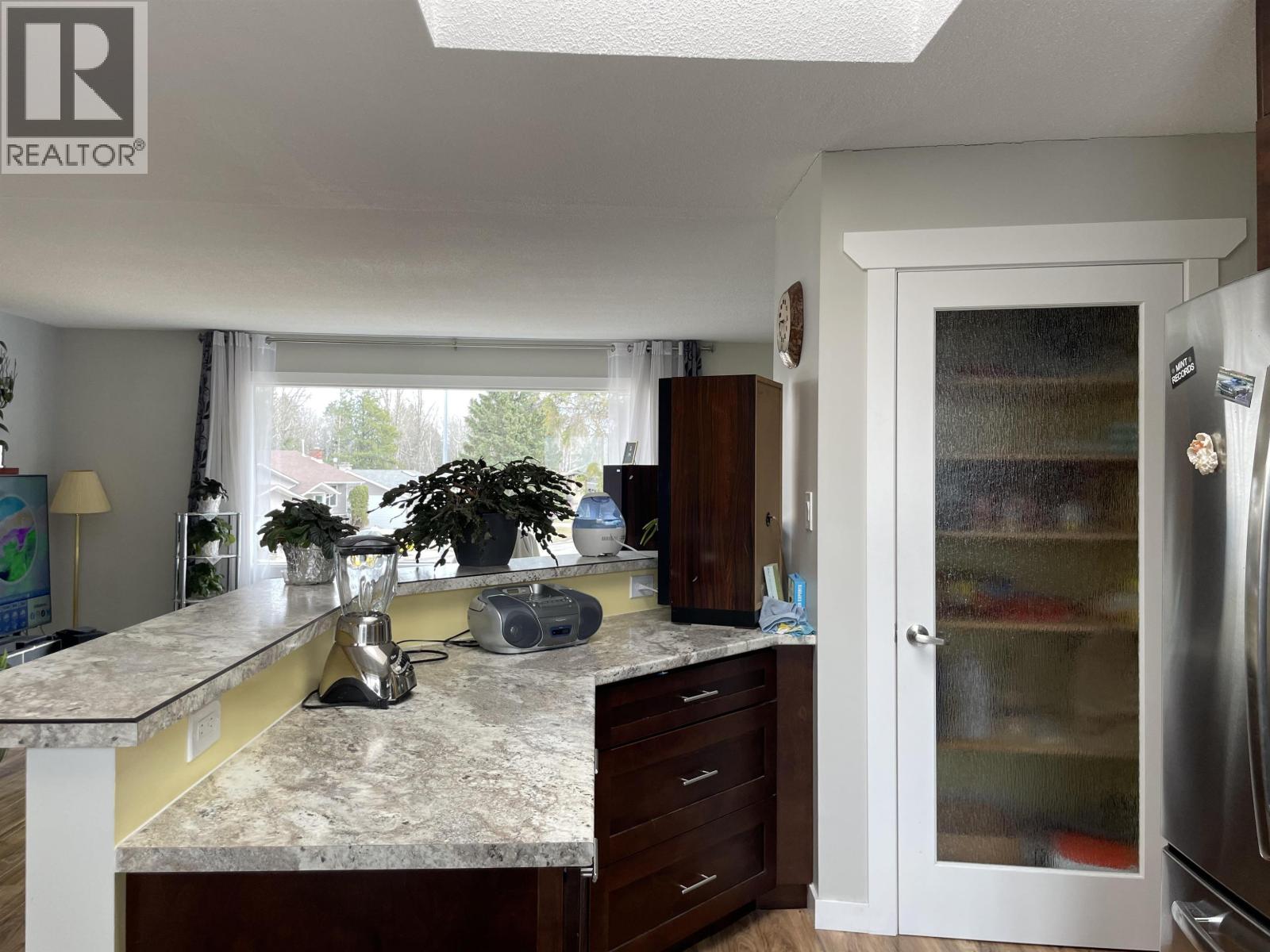 2498 DEVONSHIRE CRESCENT - 8