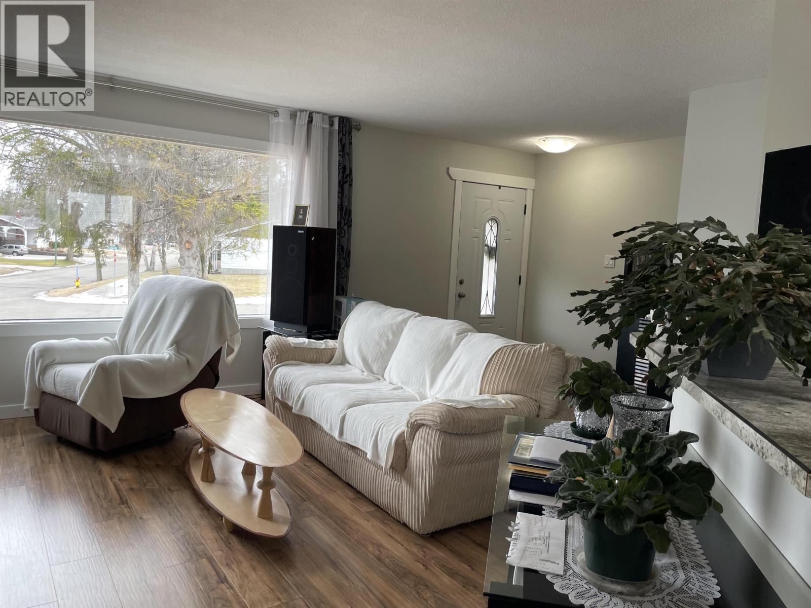 2498 DEVONSHIRE CRESCENT - 13