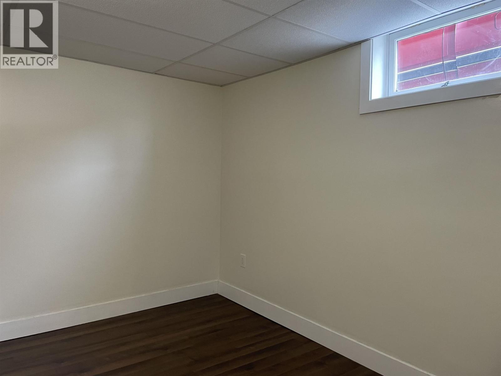 2498 DEVONSHIRE CRESCENT - 34