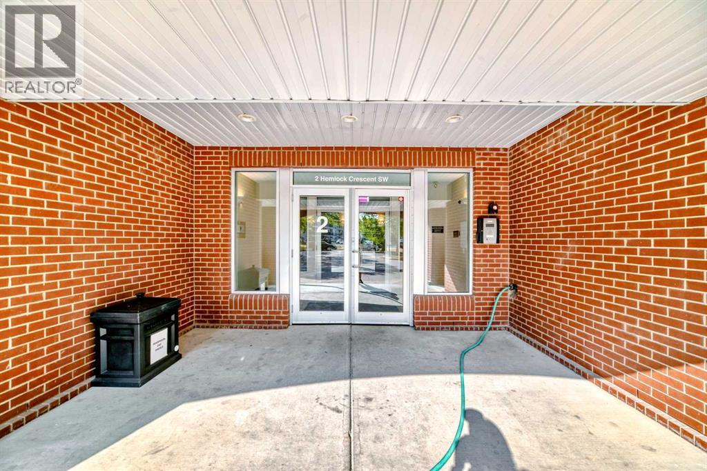 Single Family House for Sale in   Hemlock Crescent SW Spruce Cliff Calgary 