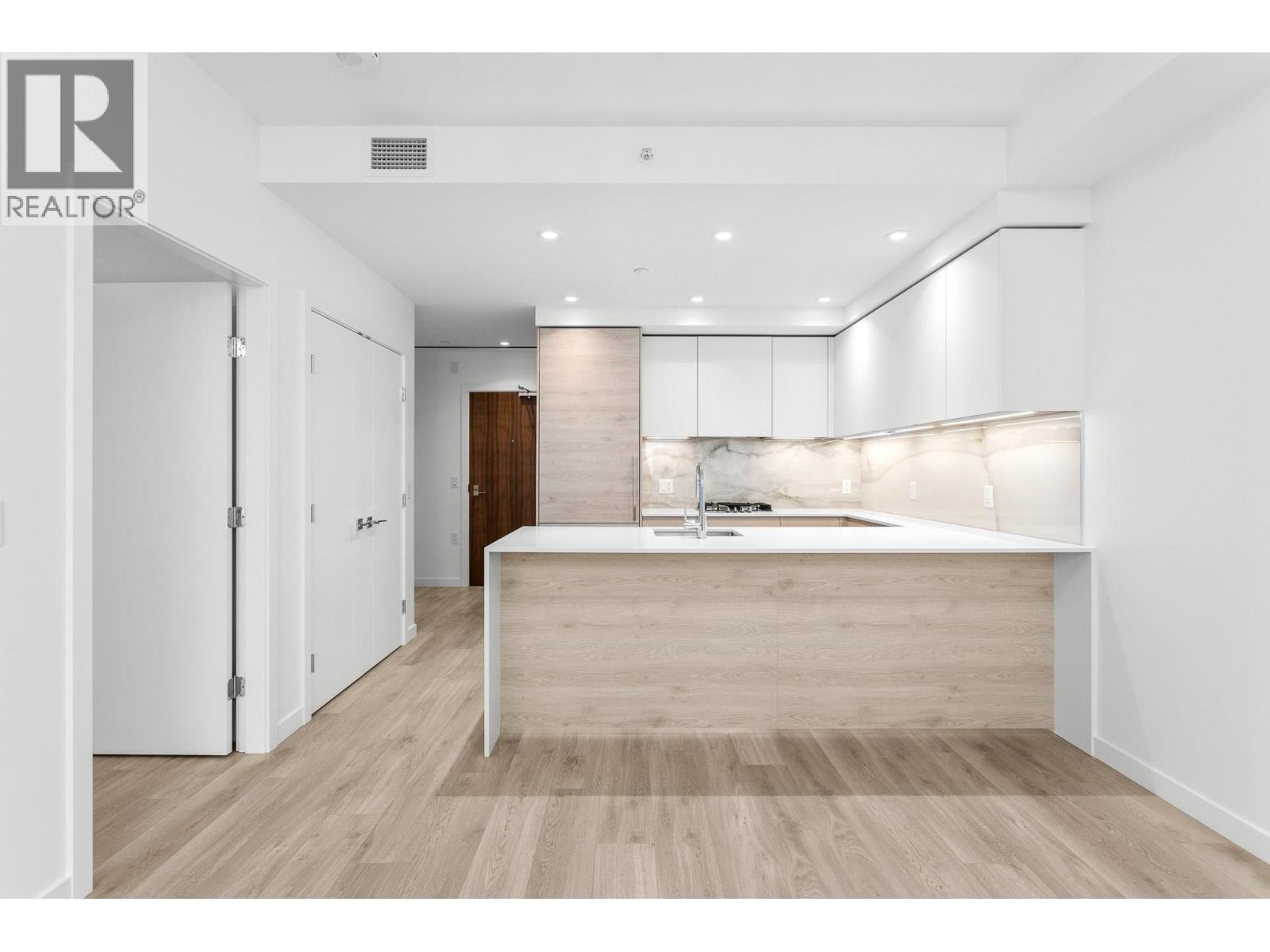 3205 680 QUAYSIDE Drive - main photo