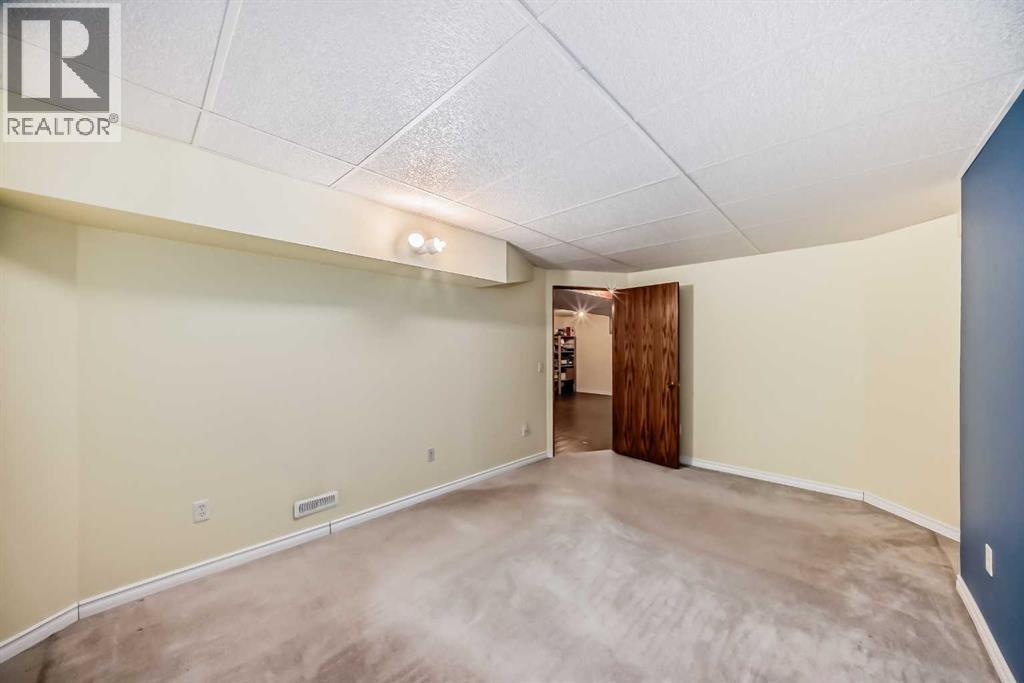 Single Family House for Sale in  Harvest Glen Mews NE Harvest Hills Calgary 