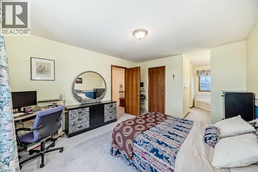 Single Family House for Sale in  Harvest Glen Mews NE Harvest Hills Calgary 