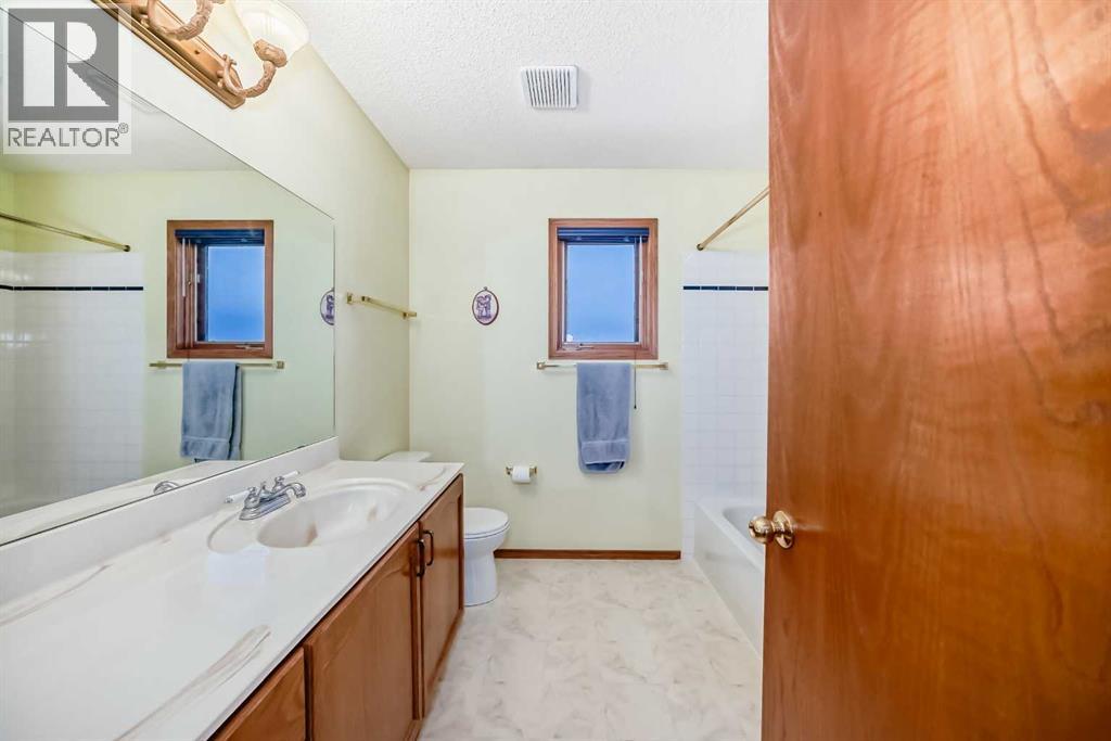 Single Family House for Sale in  Harvest Glen Mews NE Harvest Hills Calgary 