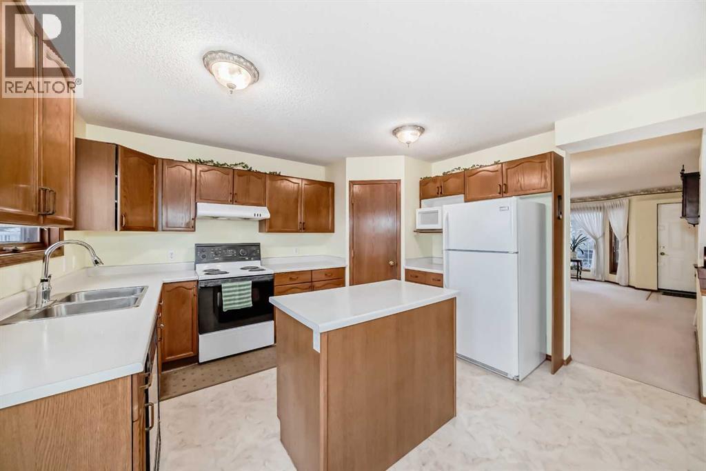 Single Family House for Sale in  Harvest Glen Mews NE Harvest Hills Calgary 