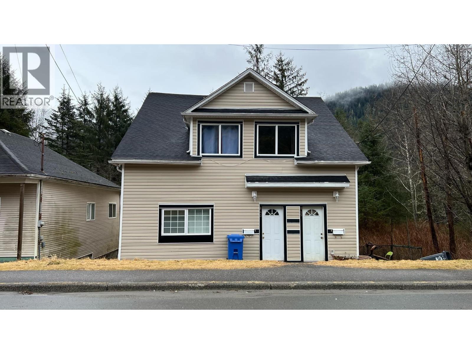 843-845 COMOX AVENUE - 3