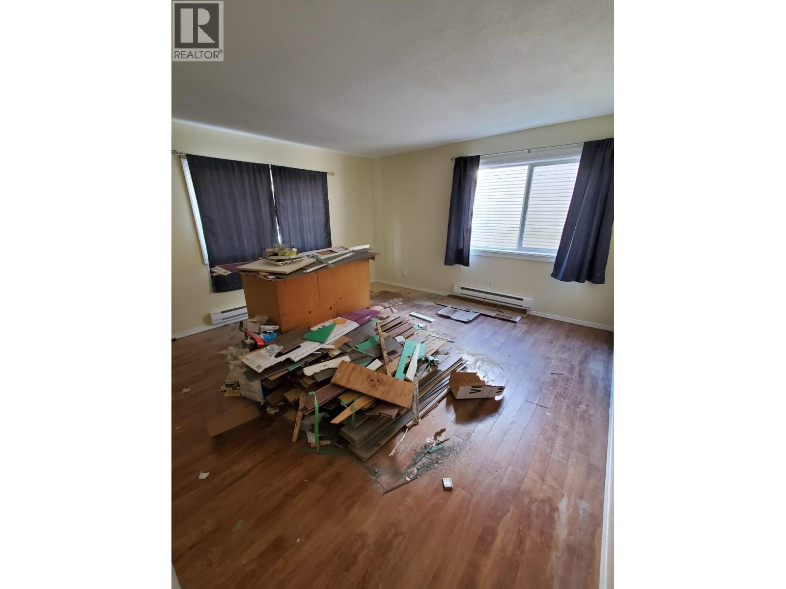 843-845 COMOX AVENUE - 8