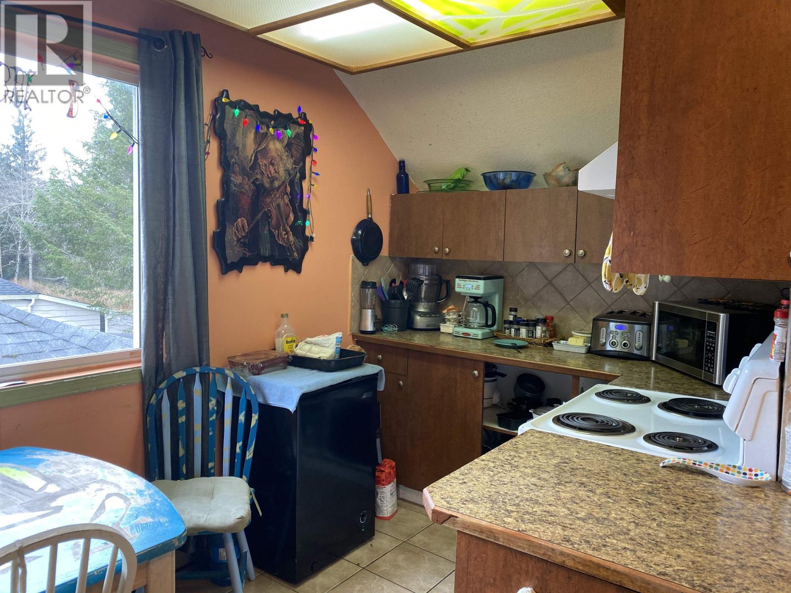 843-845 COMOX AVENUE - 17