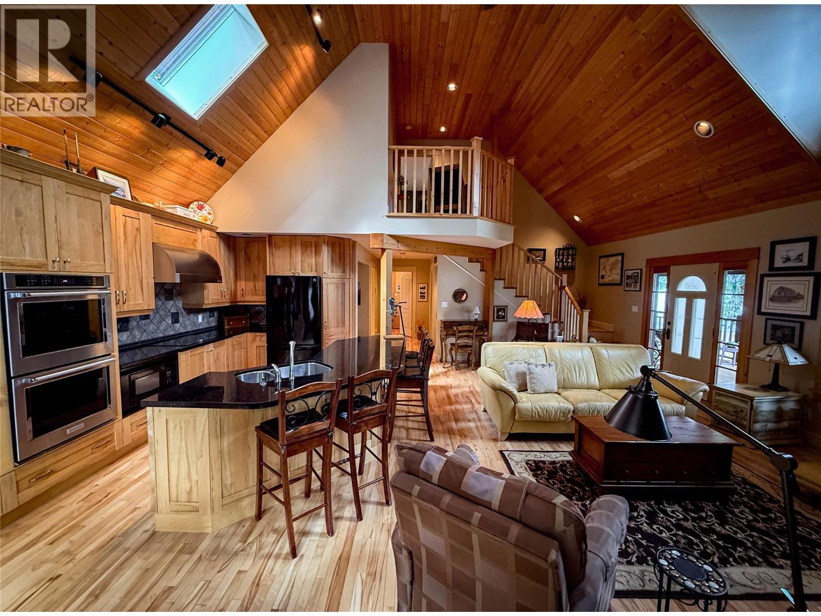 3544 Centre Street, Ainsworth